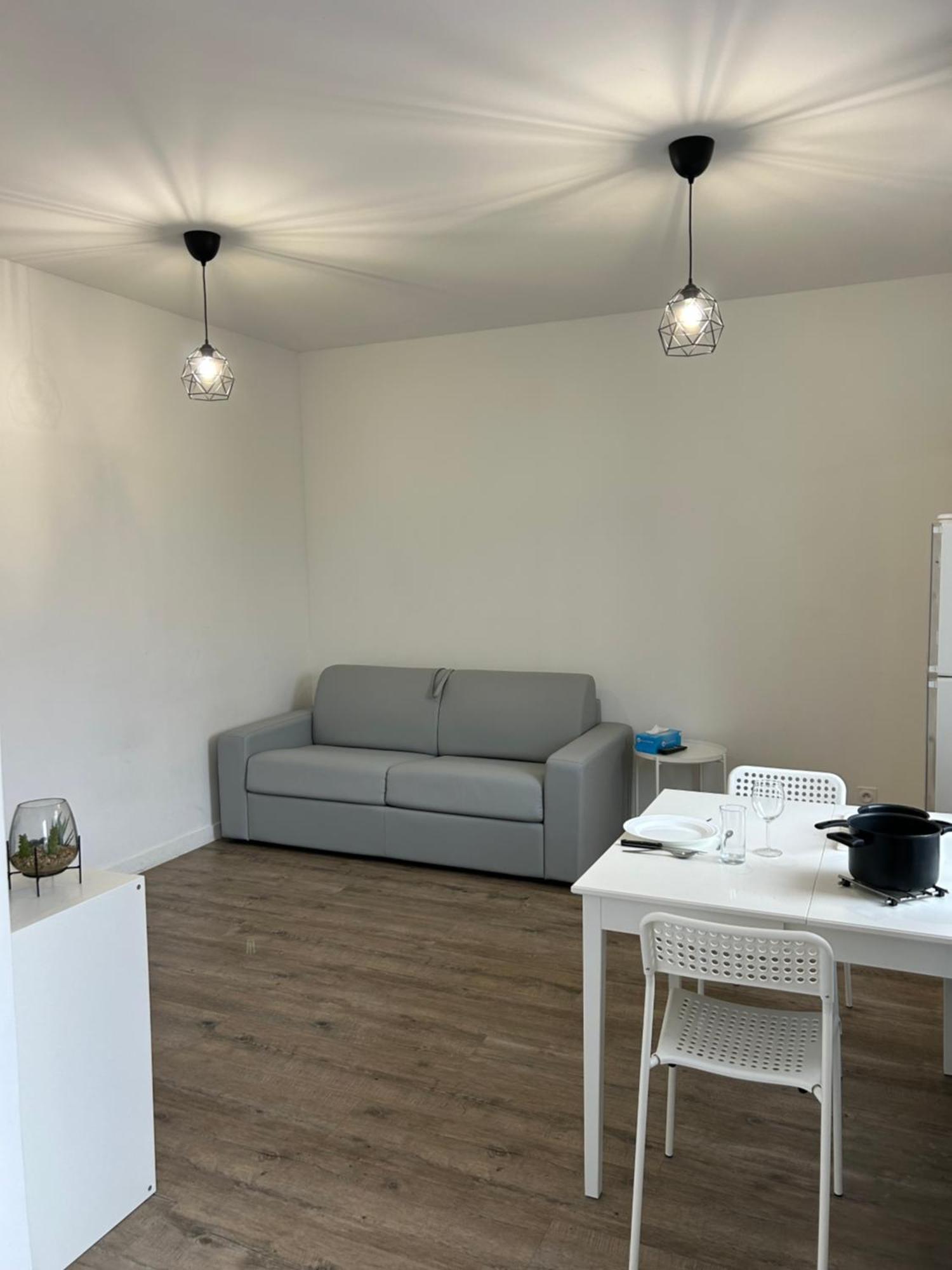 Superbe Studio Meuble Avec Parking Maubeuge Ngoại thất bức ảnh