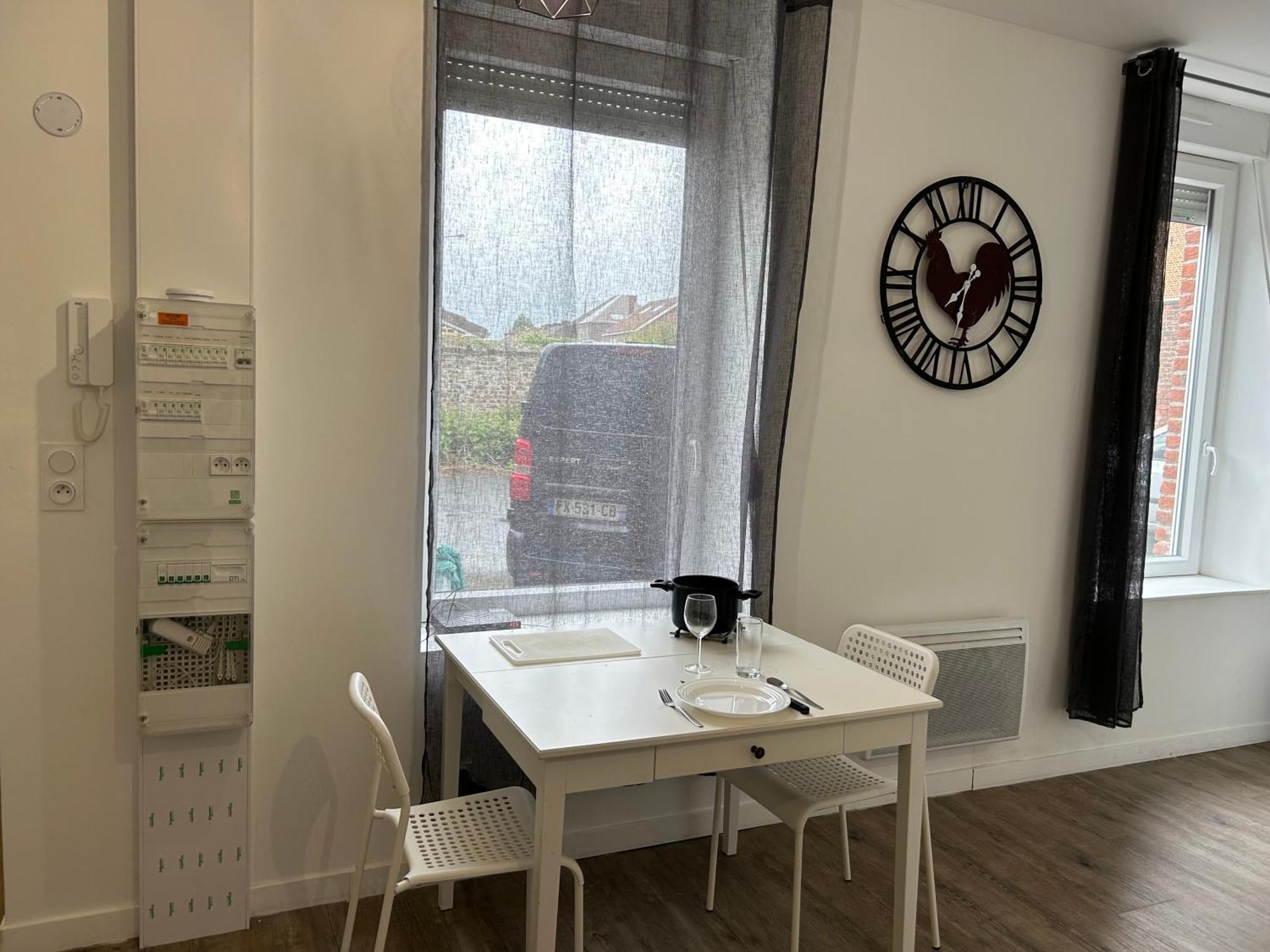 Superbe Studio Meuble Avec Parking Maubeuge Ngoại thất bức ảnh